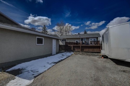 7024 20 Street Se, Calgary, AB - Outdoor