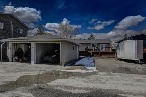7024 20 Street Se, Calgary, AB - Outdoor