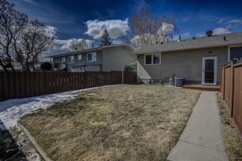 7024 20 Street Se, Calgary, AB - Outdoor