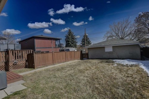 7024 20 Street Se, Calgary, AB - Outdoor