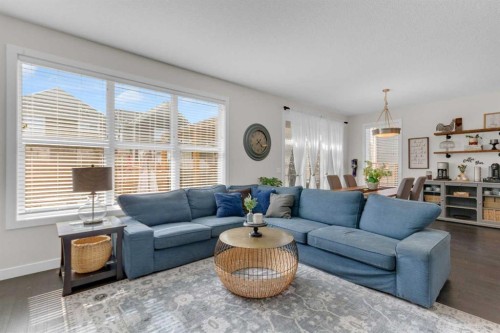 21 Masters Place Se, Calgary, AB - Indoor Photo Showing Living Room