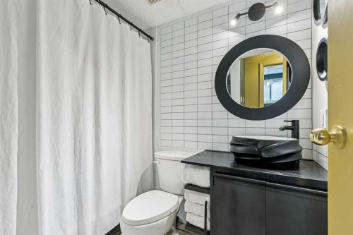 203-431 1 Avenue Ne, Calgary, AB - Indoor Photo Showing Bathroom