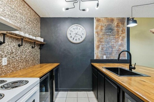 203-431 1 Avenue Ne, Calgary, AB - Indoor Photo Showing Kitchen