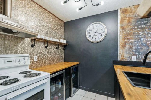 203-431 1 Avenue Ne, Calgary, AB - Indoor Photo Showing Kitchen