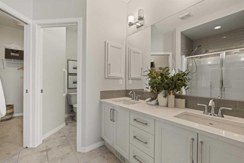 106-55 Fireside Circle, Cochrane, AB - Indoor Photo Showing Bathroom