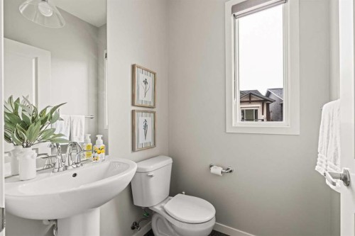 106-55 Fireside Circle, Cochrane, AB - Indoor Photo Showing Bathroom