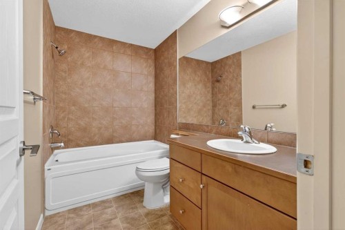 137-52 Cranfield Link Se, Calgary, AB - Indoor Photo Showing Bathroom