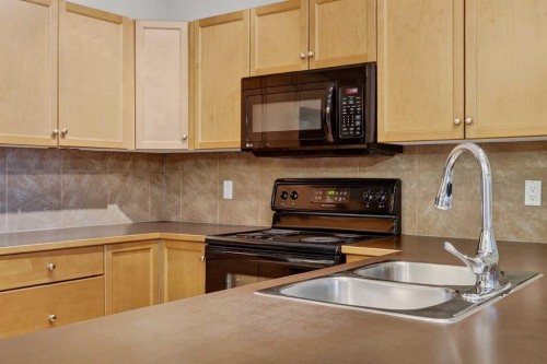 137-52 Cranfield Link Se, Calgary, AB - Indoor Photo Showing Kitchen With Double Sink