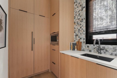 6 Stanley Crescent Sw, Calgary, AB - Indoor Photo Showing Kitchen