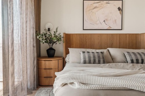 6 Stanley Crescent Sw, Calgary, AB - Indoor Photo Showing Bedroom