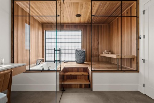 6 Stanley Crescent Sw, Calgary, AB - Indoor Photo Showing Other Room