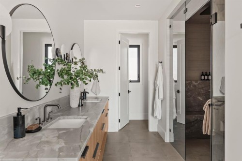 6 Stanley Crescent Sw, Calgary, AB - Indoor Photo Showing Bathroom