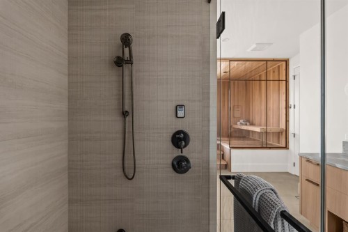 6 Stanley Crescent Sw, Calgary, AB - Indoor Photo Showing Bathroom