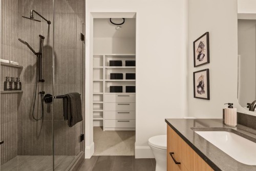 6 Stanley Crescent Sw, Calgary, AB - Indoor Photo Showing Bathroom