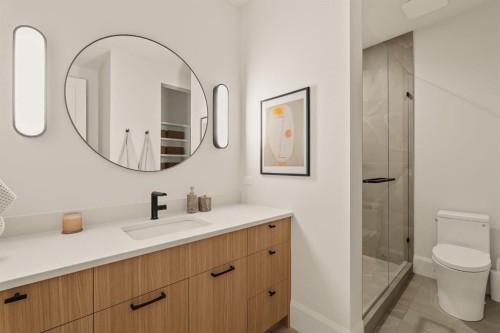 6 Stanley Crescent Sw, Calgary, AB - Indoor Photo Showing Bathroom
