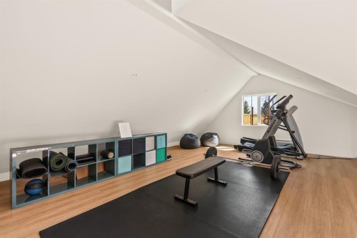 6 Stanley Crescent Sw, Calgary, AB - Indoor Photo Showing Gym Room