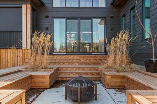 6 Stanley Crescent Sw, Calgary, AB - Outdoor With Exterior