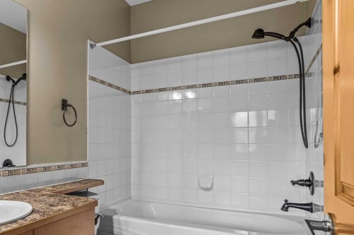 202-70 Dyrgas Gate, Canmore, AB - Indoor Photo Showing Bathroom