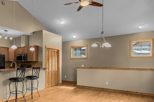 202-70 Dyrgas Gate, Canmore, AB - Indoor Photo Showing Kitchen