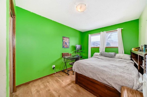 5411 Temple Road Ne, Calgary, AB - Indoor Photo Showing Bedroom