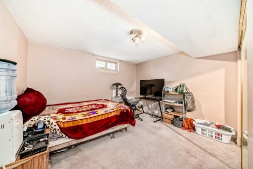 5411 Temple Road Ne, Calgary, AB - Indoor Photo Showing Bedroom