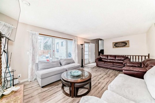 5411 Temple Road Ne, Calgary, AB - Indoor Photo Showing Living Room