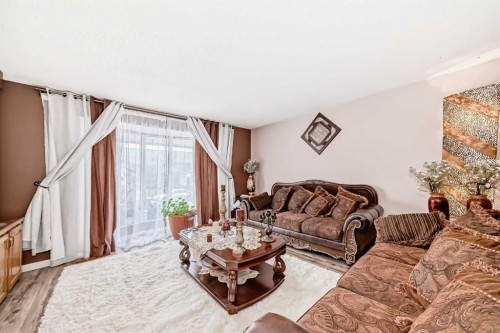 5411 Temple Road Ne, Calgary, AB - Indoor Photo Showing Living Room
