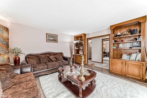 5411 Temple Road Ne, Calgary, AB - Indoor Photo Showing Living Room