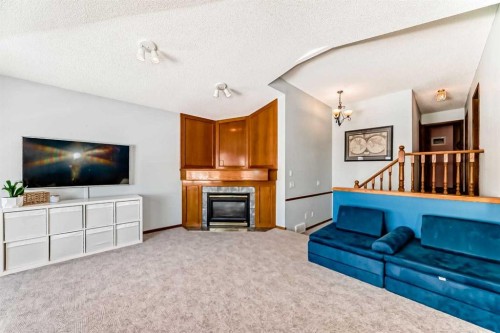 15 Citadel Meadow Grove Nw, Calgary, AB - Indoor Photo Showing Living Room