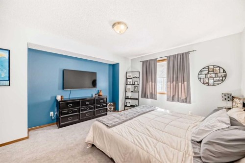 15 Citadel Meadow Grove Nw, Calgary, AB - Indoor Photo Showing Bedroom