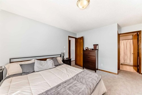 15 Citadel Meadow Grove Nw, Calgary, AB - Indoor Photo Showing Bedroom