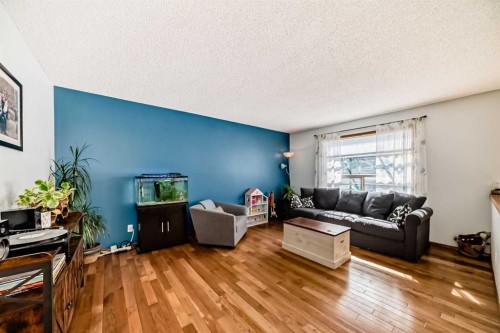 15 Citadel Meadow Grove Nw, Calgary, AB - Indoor Photo Showing Living Room