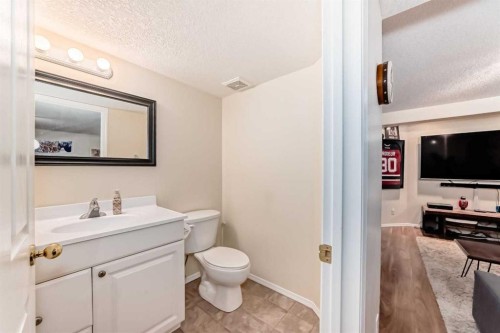 15 Citadel Meadow Grove Nw, Calgary, AB - Indoor Photo Showing Bathroom