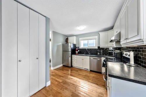 28 Riverbirch Place Se, Calgary, AB - Indoor Photo Showing Kitchen
