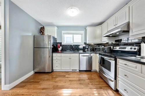 28 Riverbirch Place Se, Calgary, AB - Indoor Photo Showing Kitchen