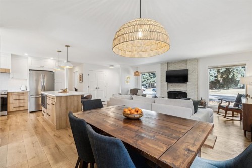 931 Parkwood Drive Se, Calgary, AB - Indoor Photo Showing Dining Room