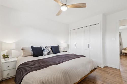 931 Parkwood Drive Se, Calgary, AB - Indoor Photo Showing Bedroom