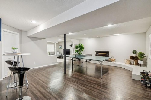 931 Parkwood Drive Se, Calgary, AB - Indoor Photo Showing Other Room