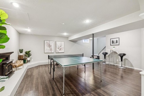 931 Parkwood Drive Se, Calgary, AB - Indoor Photo Showing Other Room