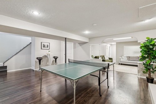 931 Parkwood Drive Se, Calgary, AB - Indoor Photo Showing Other Room