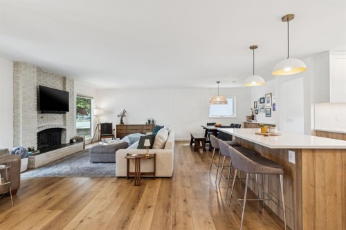 931 Parkwood Drive Se, Calgary, AB - Indoor With Fireplace