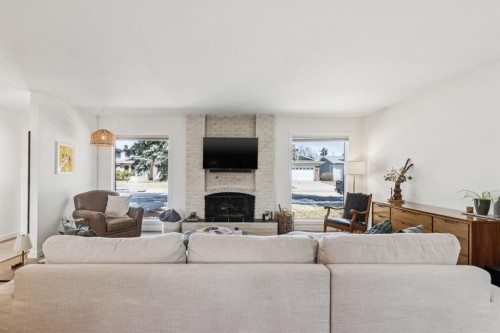 931 Parkwood Drive Se, Calgary, AB - Indoor Photo Showing Living Room With Fireplace