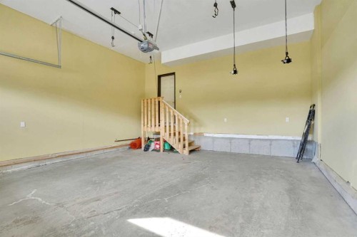 47 Corner Meadows Row Ne, Calgary, AB - Indoor Photo Showing Garage