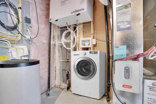 47 Corner Meadows Row Ne, Calgary, AB - Indoor Photo Showing Laundry Room