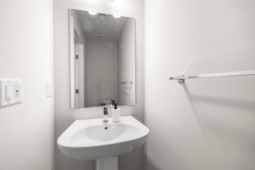 306 Evanscrest Square Nw, Calgary, AB - Indoor Photo Showing Bathroom
