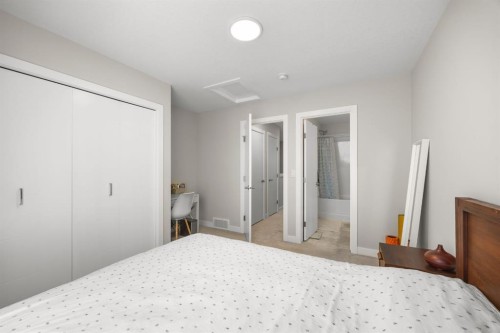 306 Evanscrest Square Nw, Calgary, AB - Indoor Photo Showing Bedroom