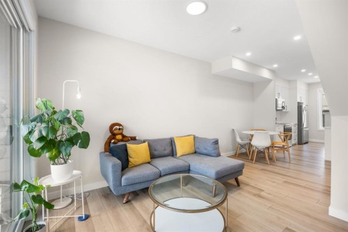 306 Evanscrest Square Nw, Calgary, AB - Indoor Photo Showing Living Room