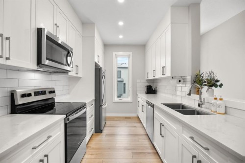 306 Evanscrest Square Nw, Calgary, AB - Indoor Photo Showing Kitchen With Stainless Steel Kitchen With Double Sink With Upgraded Kitchen