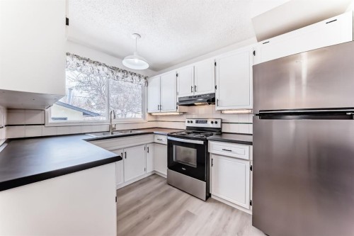 1277 Lake Sylvan Drive Se, Calgary, AB - Indoor Photo Showing Kitchen