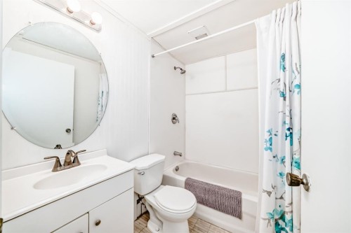 1277 Lake Sylvan Drive Se, Calgary, AB - Indoor Photo Showing Bathroom